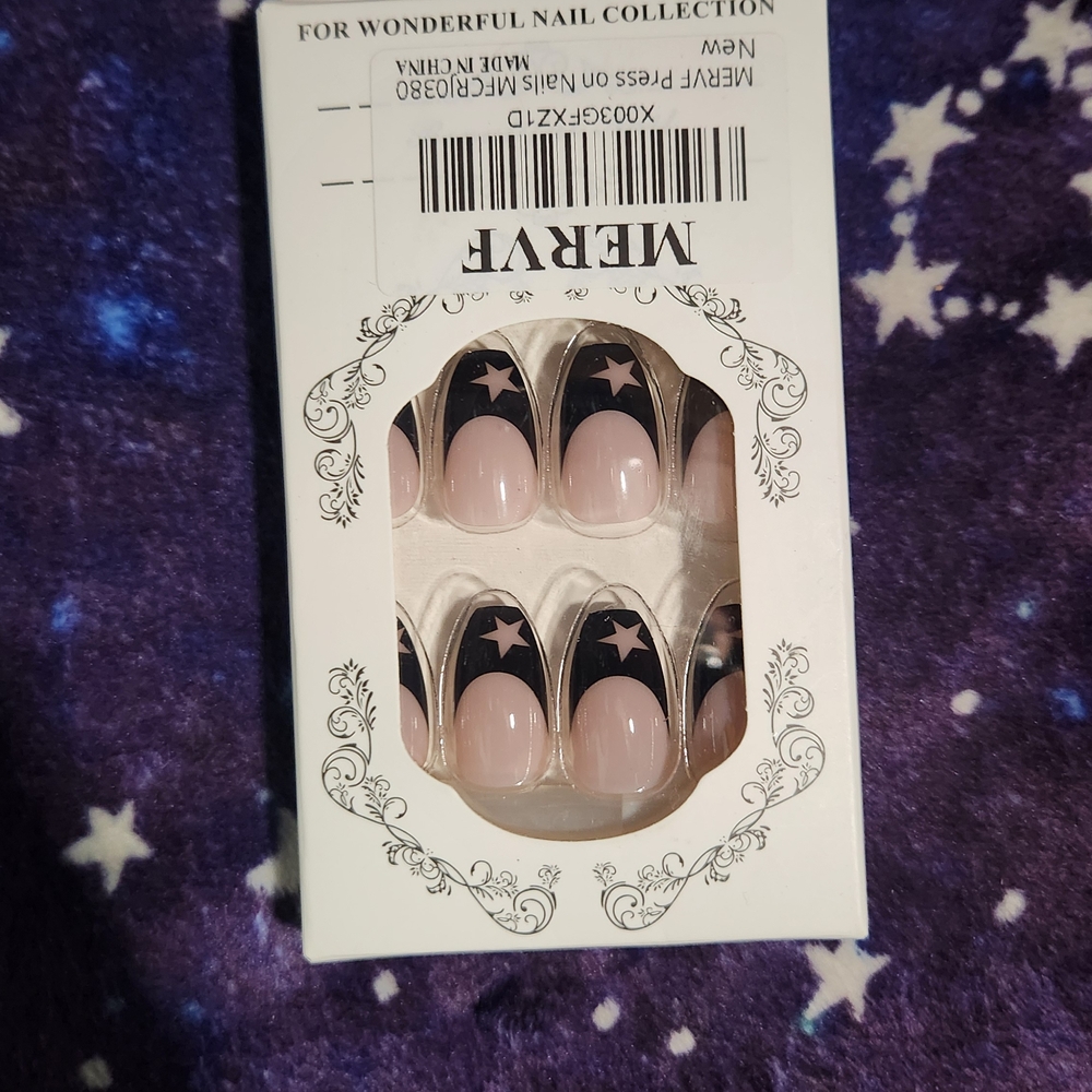 Star Design Press-On Nails